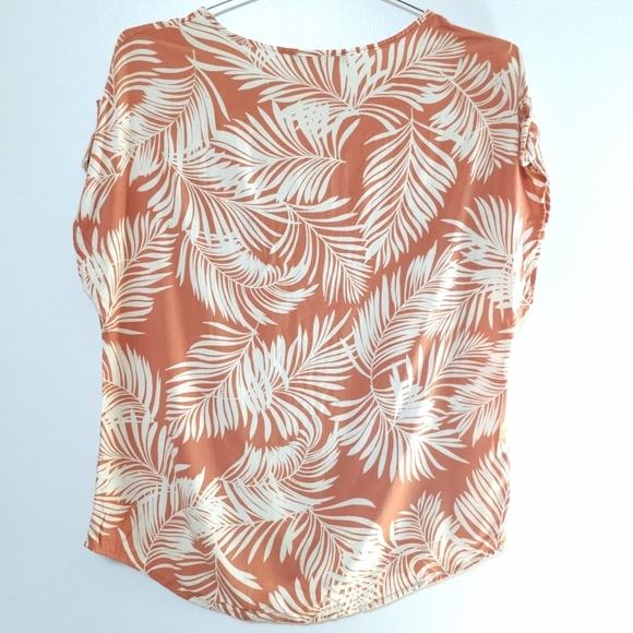 4/$20 🍒 | Palm Leaf Patterned Blouse - Picture 2 of 6